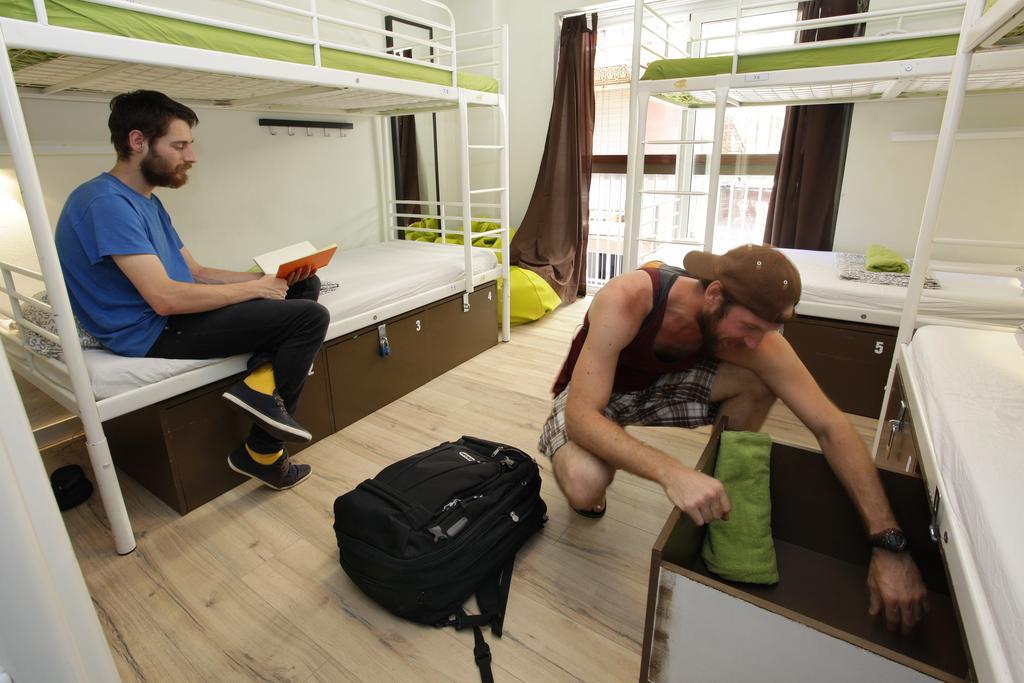 Gracia City Hostel Барселона Екстериор снимка Hostel in Prague