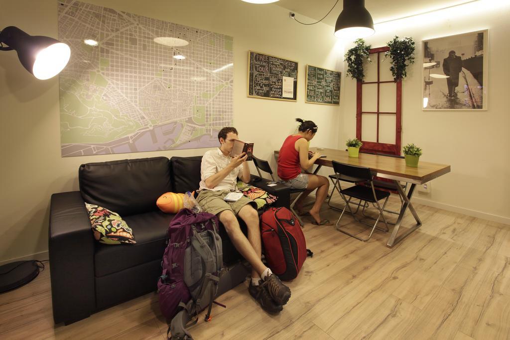 Gracia City Hostel Барселона Екстериор снимка Hostel in Prague