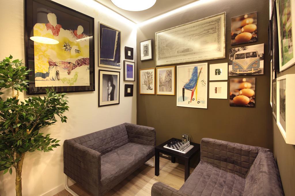 Gracia City Hostel Барселона Екстериор снимка Waiting room