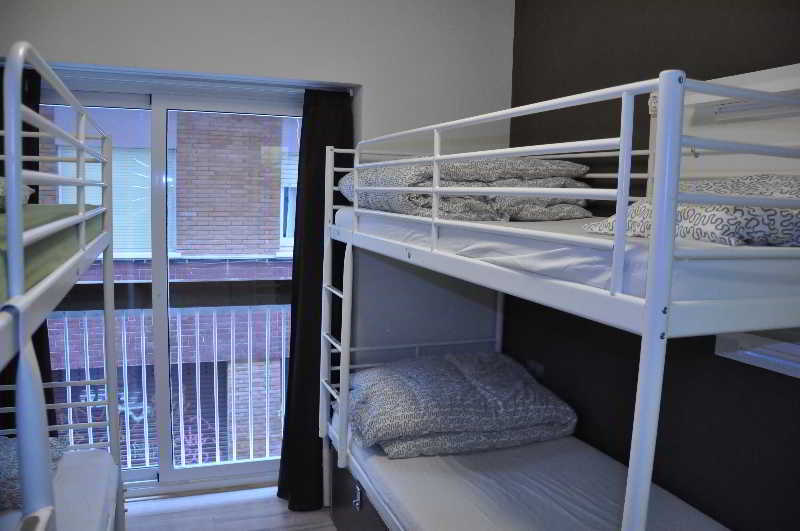 Gracia City Hostel Барселона Екстериор снимка A bunk bed