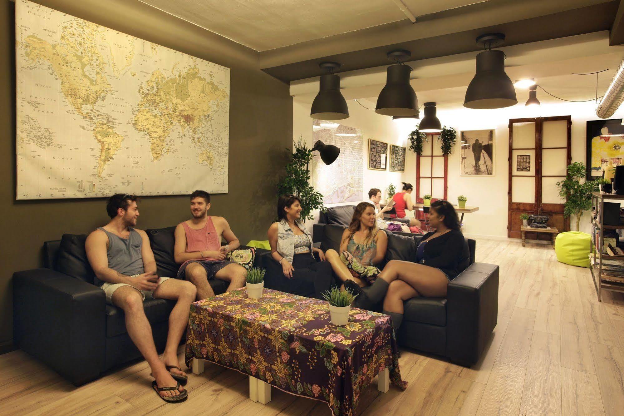 Gracia City Hostel Барселона Екстериор снимка Hostel in Athens, Greece