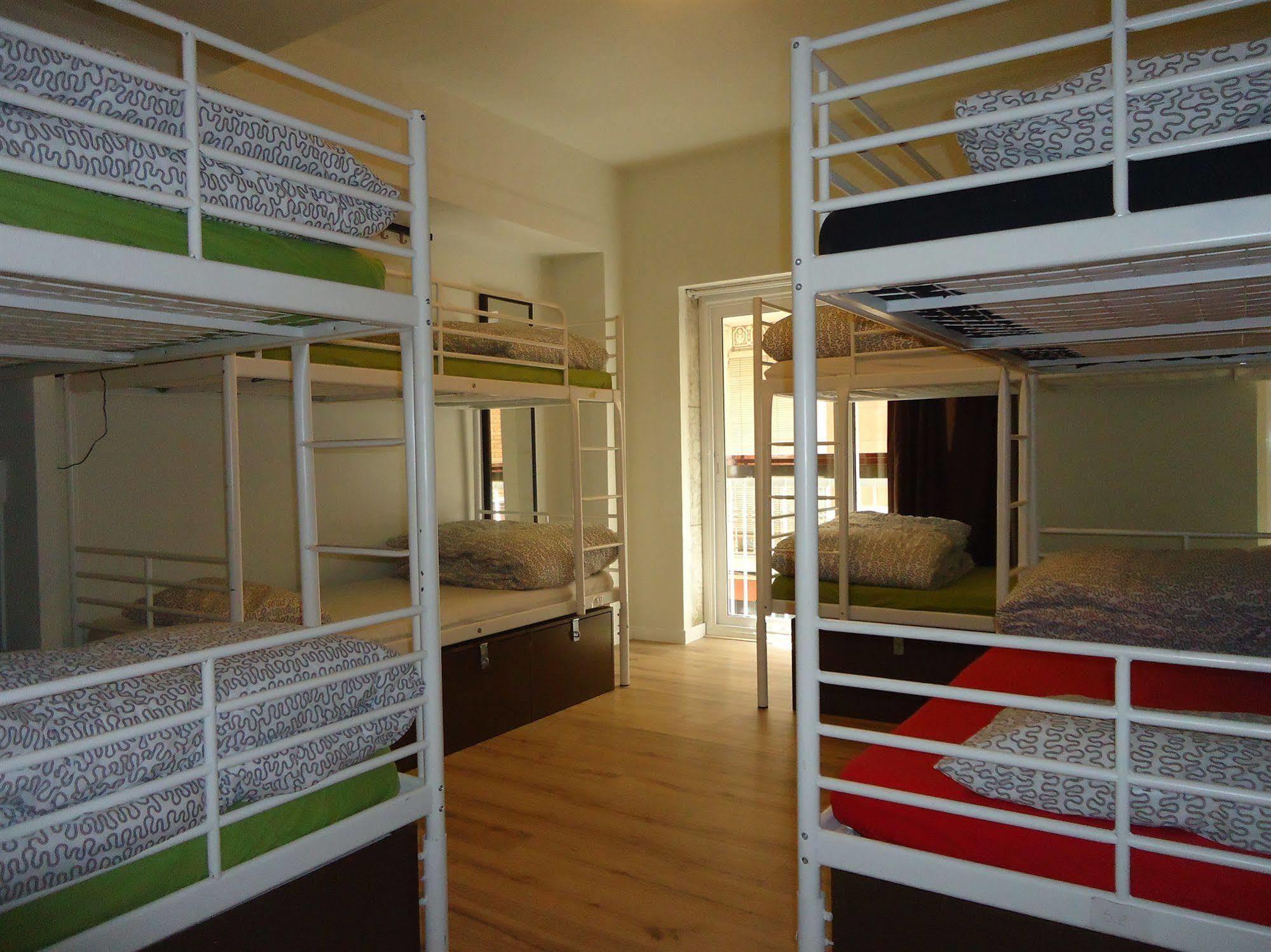 Gracia City Hostel Барселона Екстериор снимка Hostel in Barcelona